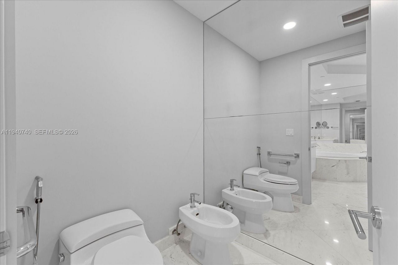 4100 Island Blvd , Unit 1702, Aventura, FL 33160 Photo