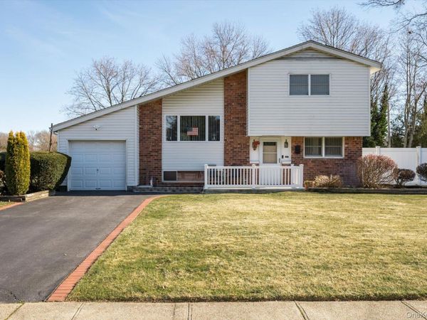 1 Shawnee Lane, Commack, NY 11725