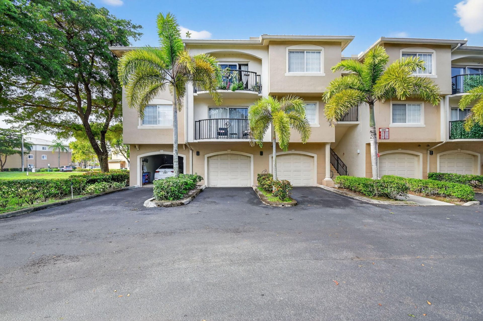 600 Crestwood Court N, Unit 607, Royal Palm Beach, FL 33411 Photo