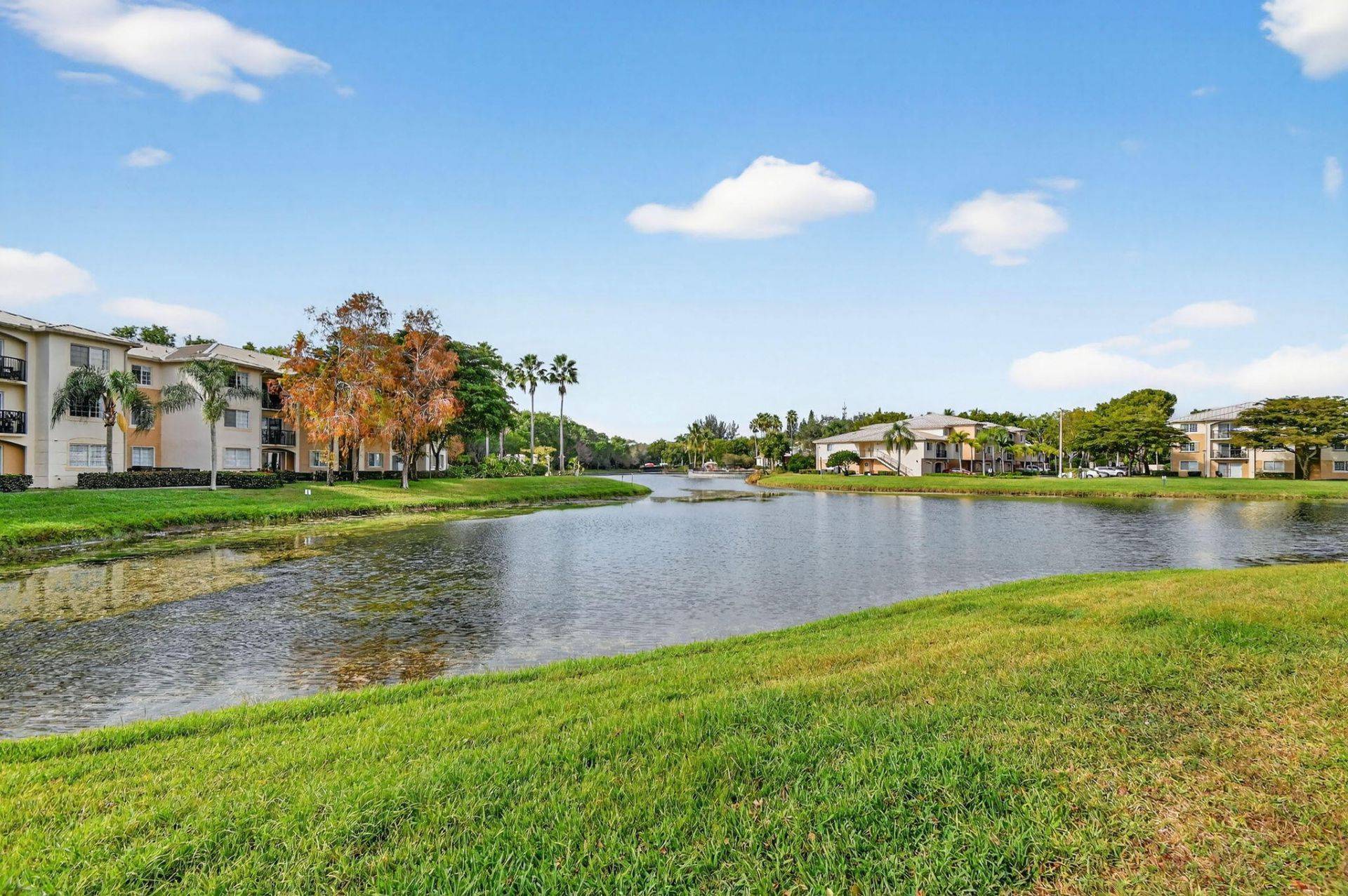 600 Crestwood Court N, Unit 607, Royal Palm Beach, FL 33411 Photo