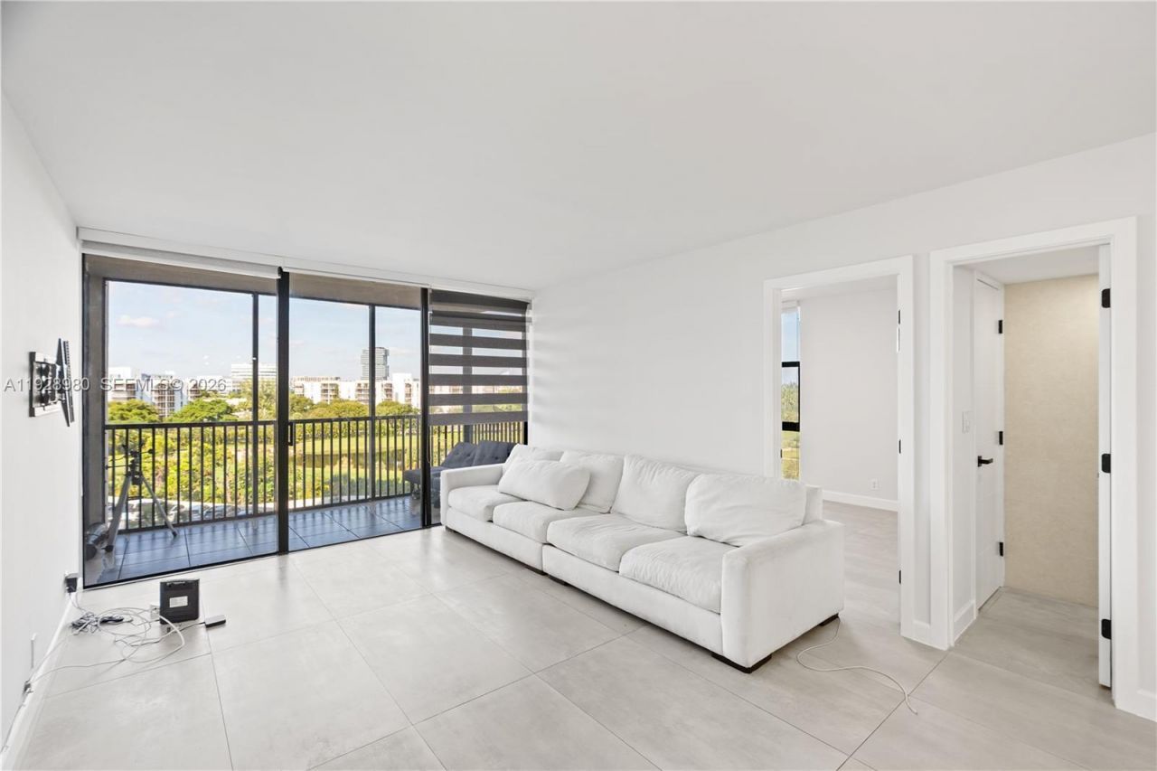 20301 W Country Club Dr, Unit 722, Aventura, FL 33180 Photo