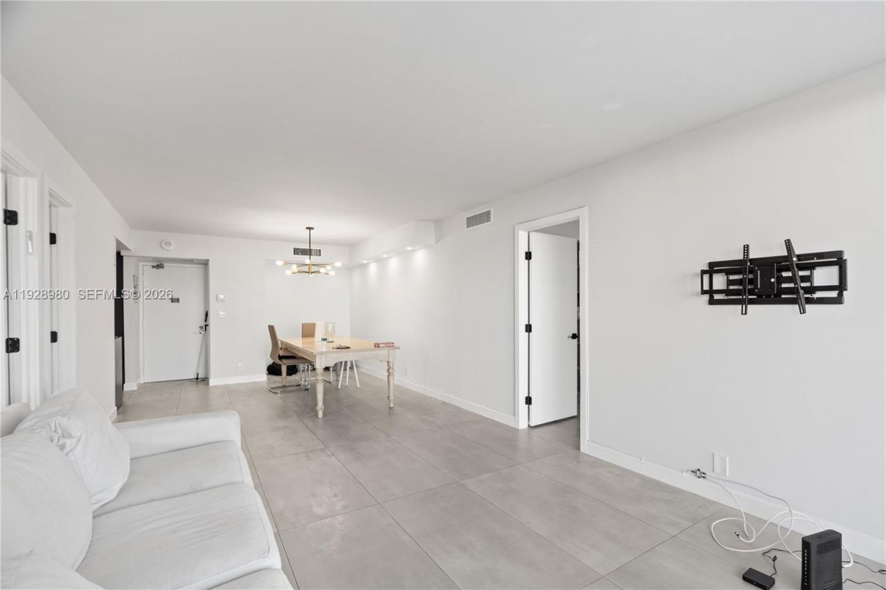 20301 W Country Club Dr, Unit 722, Aventura, FL 33180 Photo