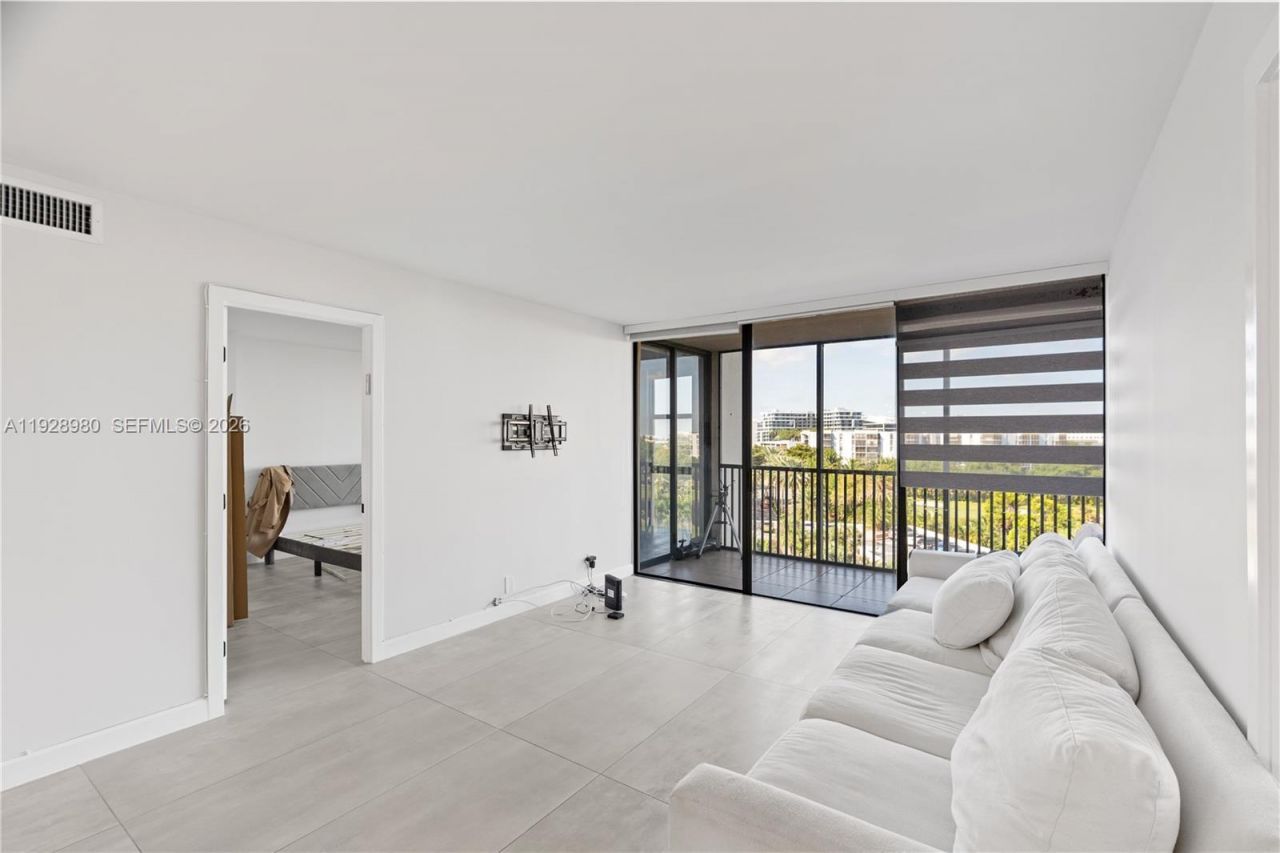 20301 W Country Club Dr, Unit 722, Aventura, FL 33180 Photo
