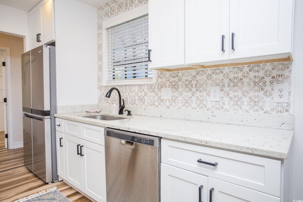 837 Flicker Pl. Photo 12