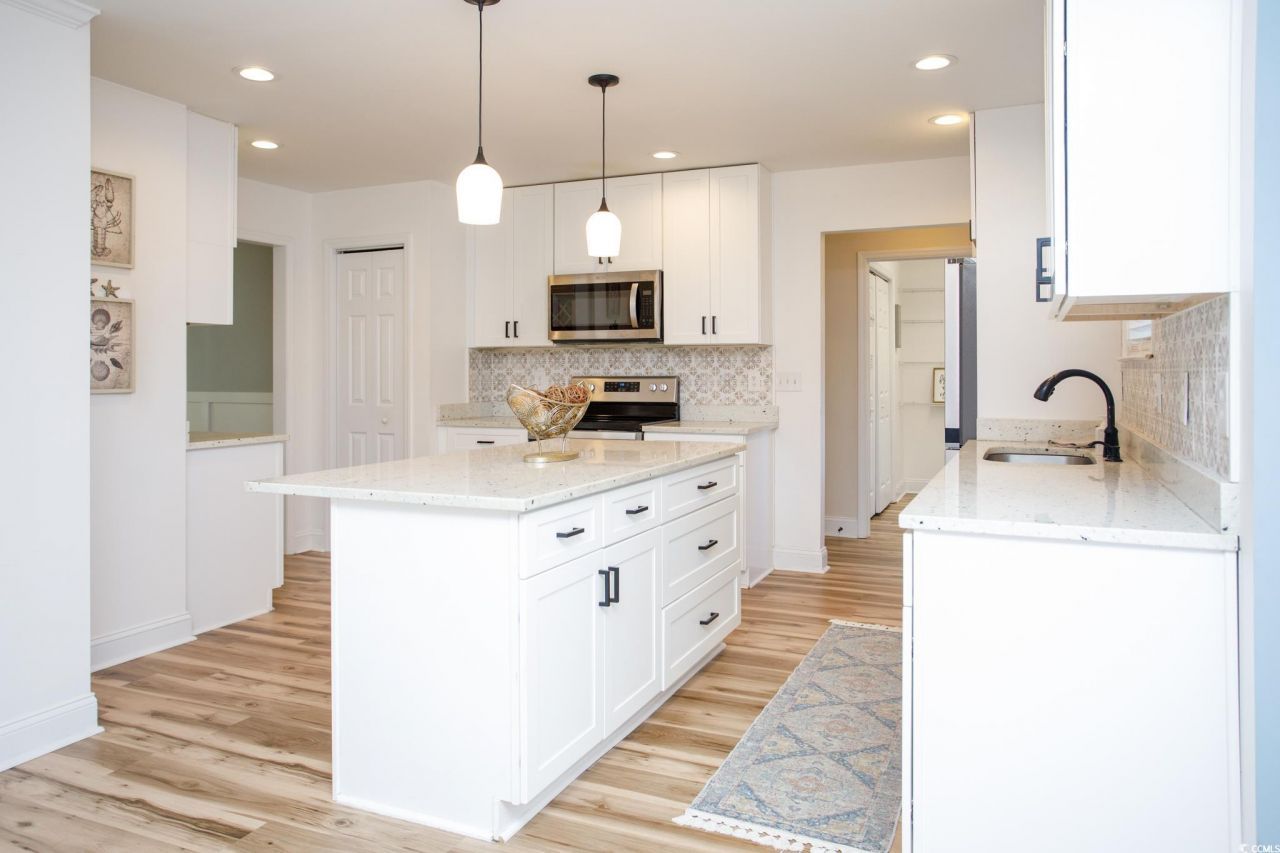 837 Flicker Pl. Photo 13