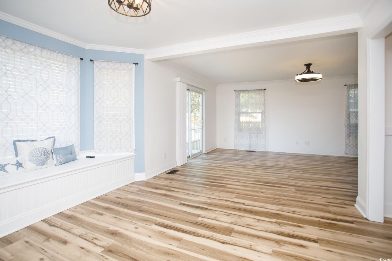 837 Flicker Pl. Photo 9