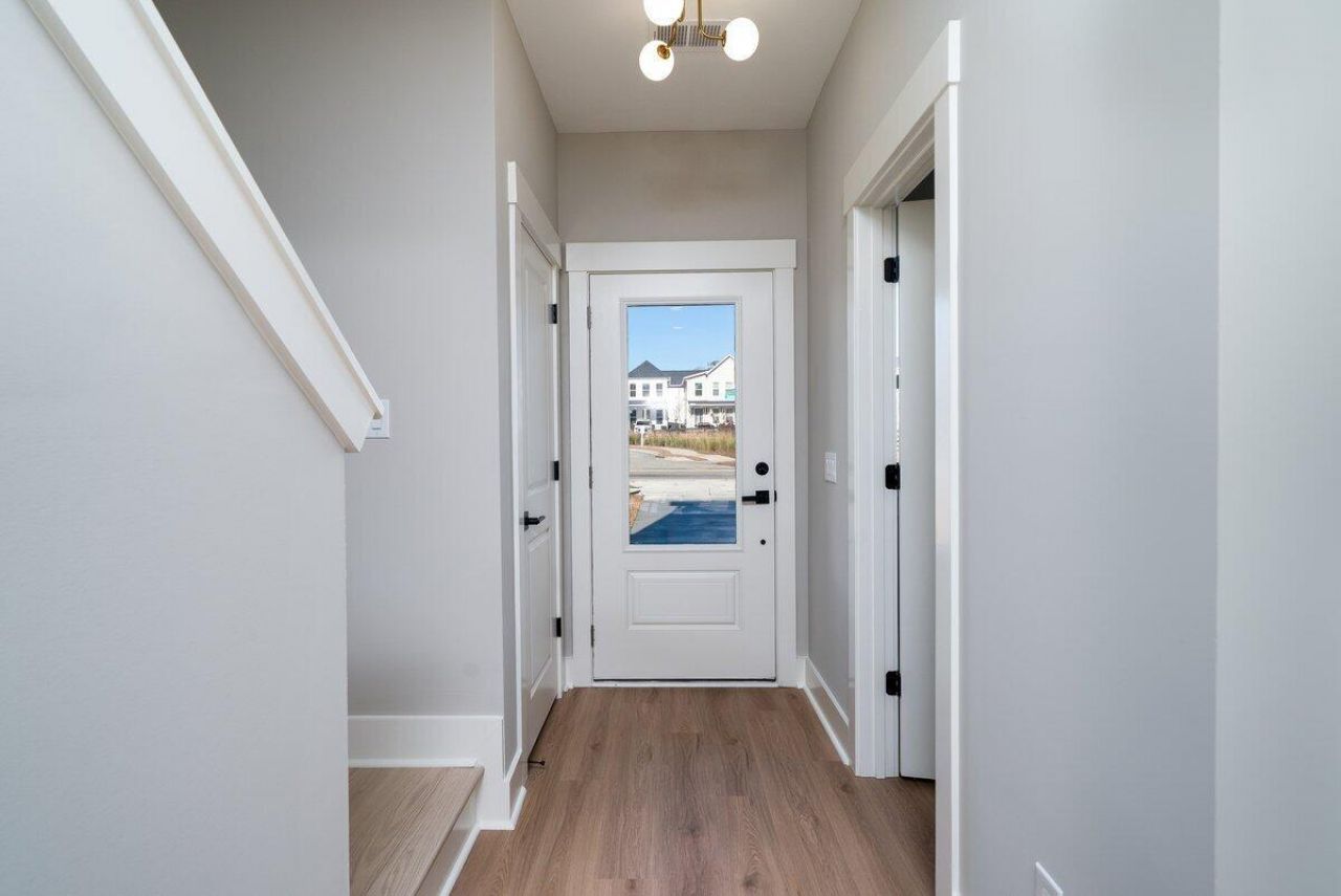 1413 Sumner Avenue Photo 3