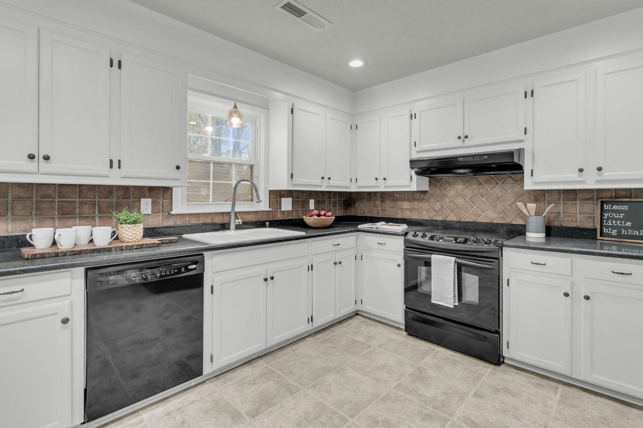 404 Forest Circle Photo 14