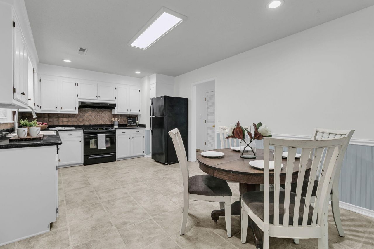 404 Forest Circle Photo 16