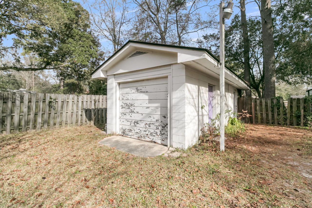 404 Forest Circle Photo 30