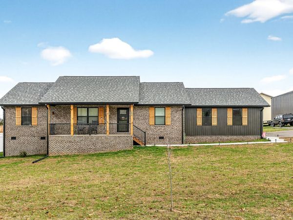 1004 N Spring St , Sparta, TN 38583