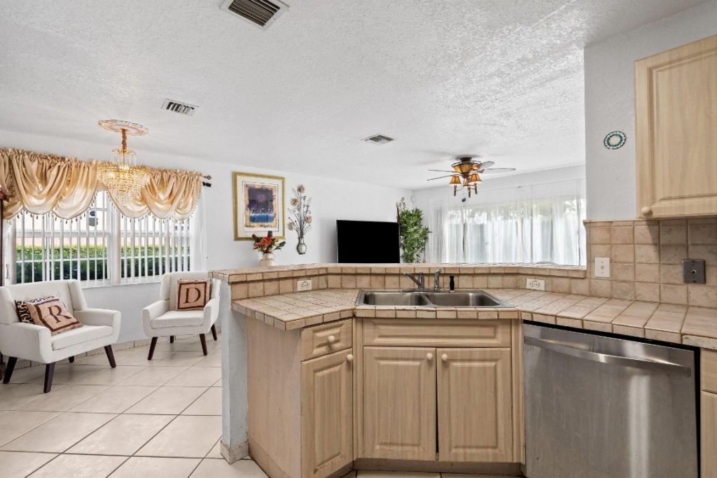 8940 NW 38th Drive, Unit 8940, Coral Springs, FL 33065 Photo