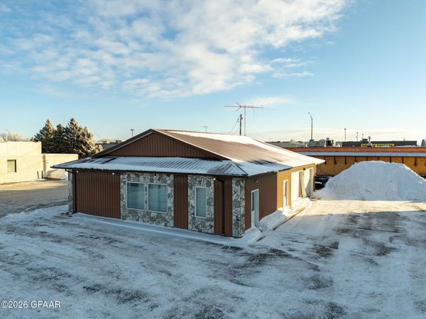 1406 CENTRAL Avenue NE, East Grand Forks, MN 56721