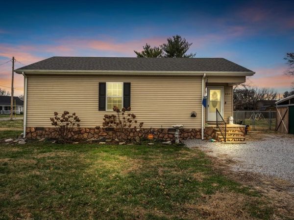 201 College St N, Cowan, TN 37318