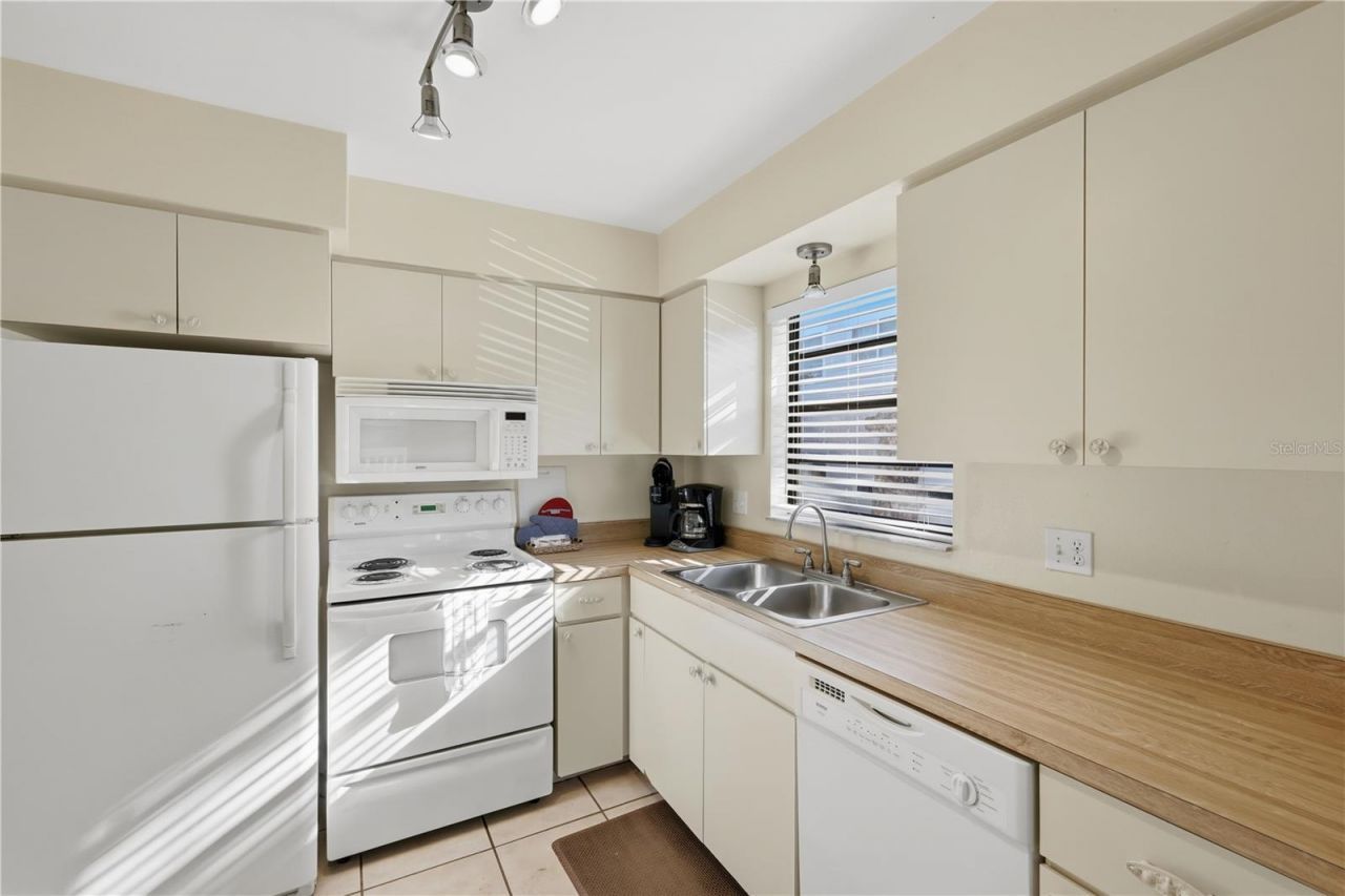 117 Neptune Lane, Holmes Beach, FL 34217 Photo