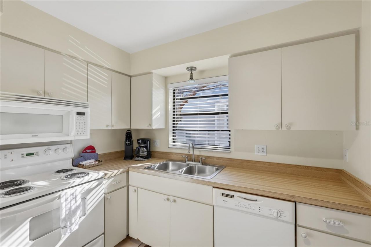 117 Neptune Lane, Holmes Beach, FL 34217 Photo