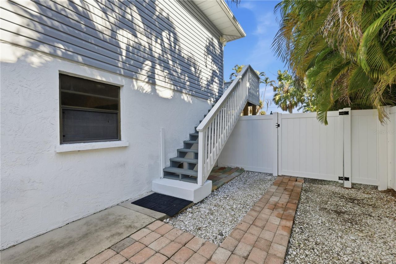 117 Neptune Lane, Holmes Beach, FL 34217 Photo
