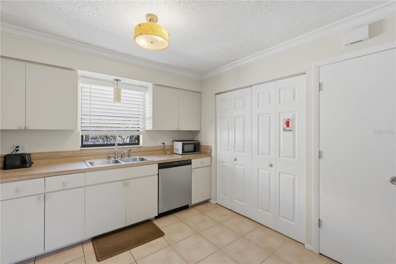 117 Neptune Lane, Holmes Beach, FL 34217 Photo