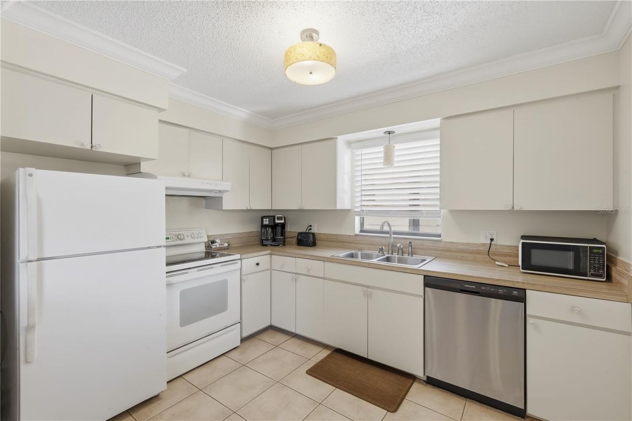 117 Neptune Lane, Holmes Beach, FL 34217 Photo