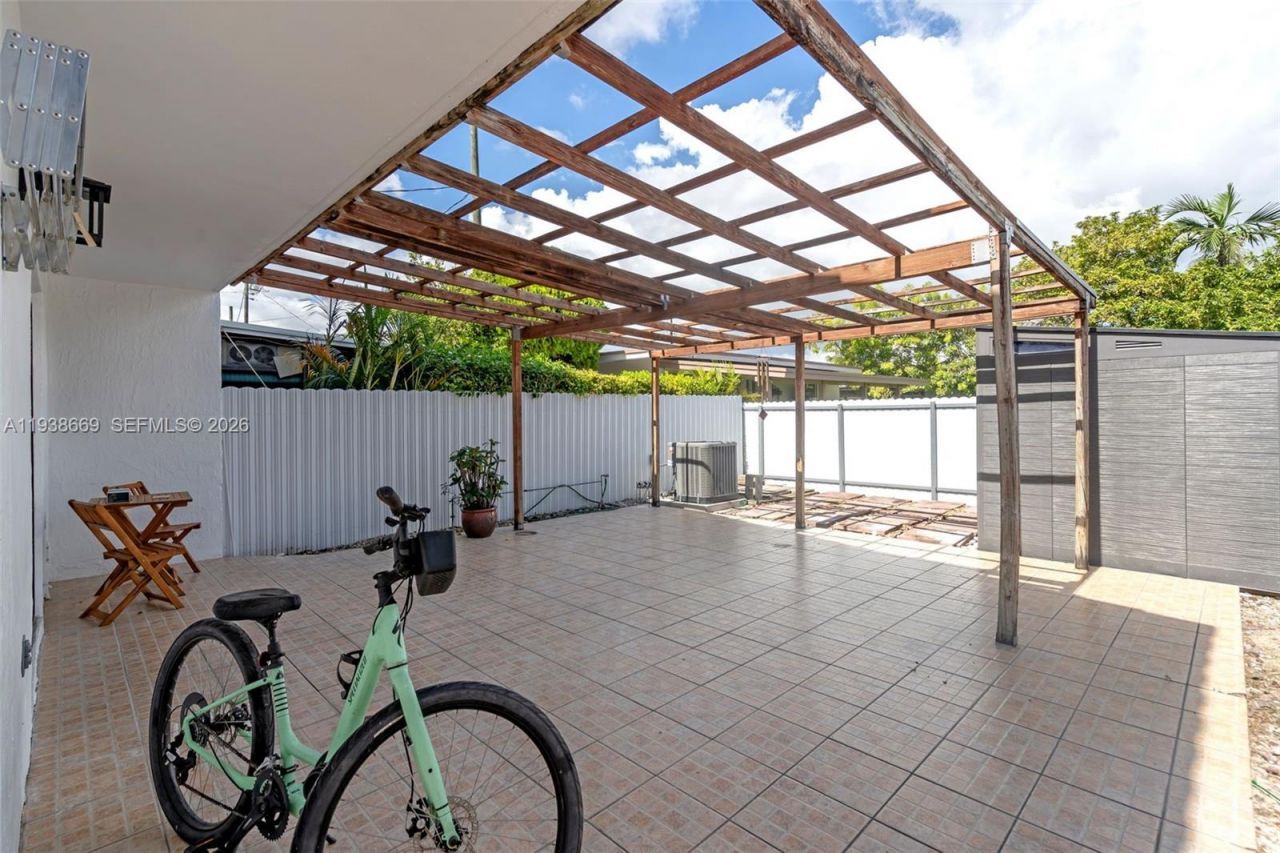 8773 SW 36th St, Miami, FL 33165 Photo