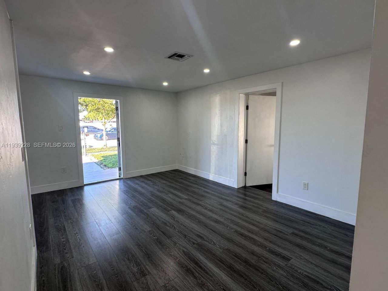 650 SE 1st Pl, Hialeah, FL 33010 Photo