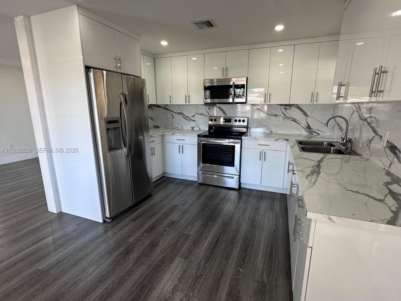 650 SE 1st Pl, Hialeah, FL 33010 Photo