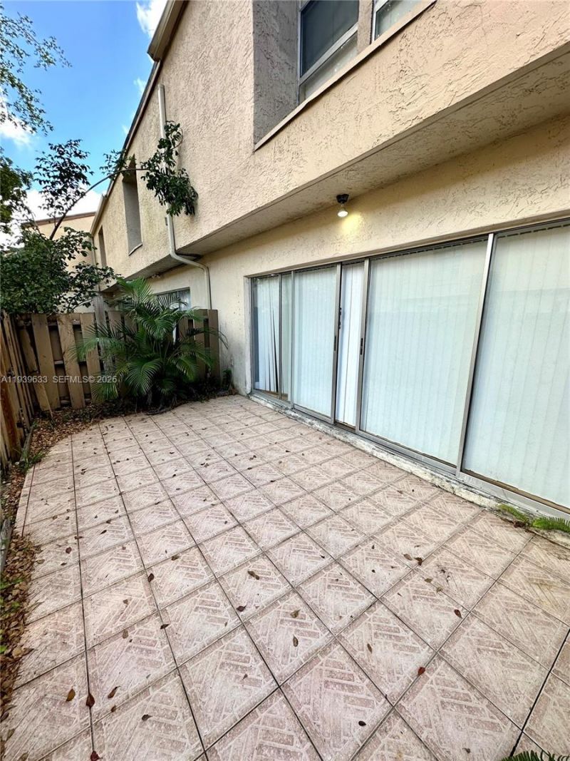 8253 NW 8th Pl, Unit 2, Plantation, FL 33324 Photo