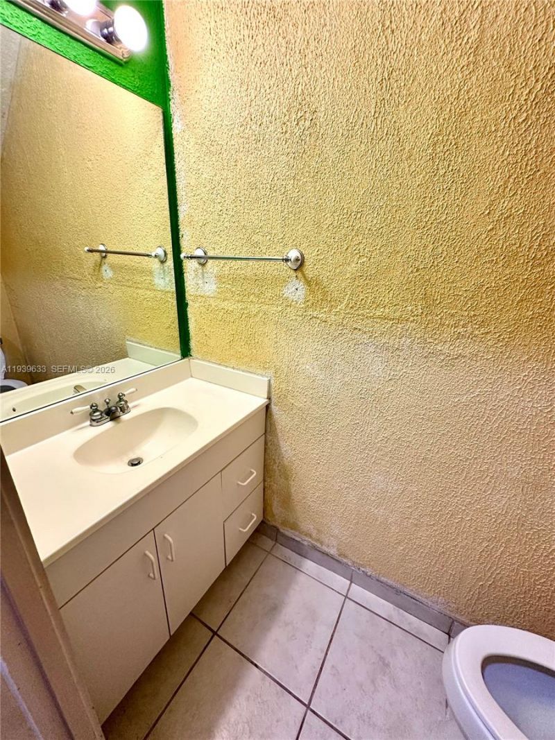 8253 NW 8th Pl, Unit 2, Plantation, FL 33324 Photo