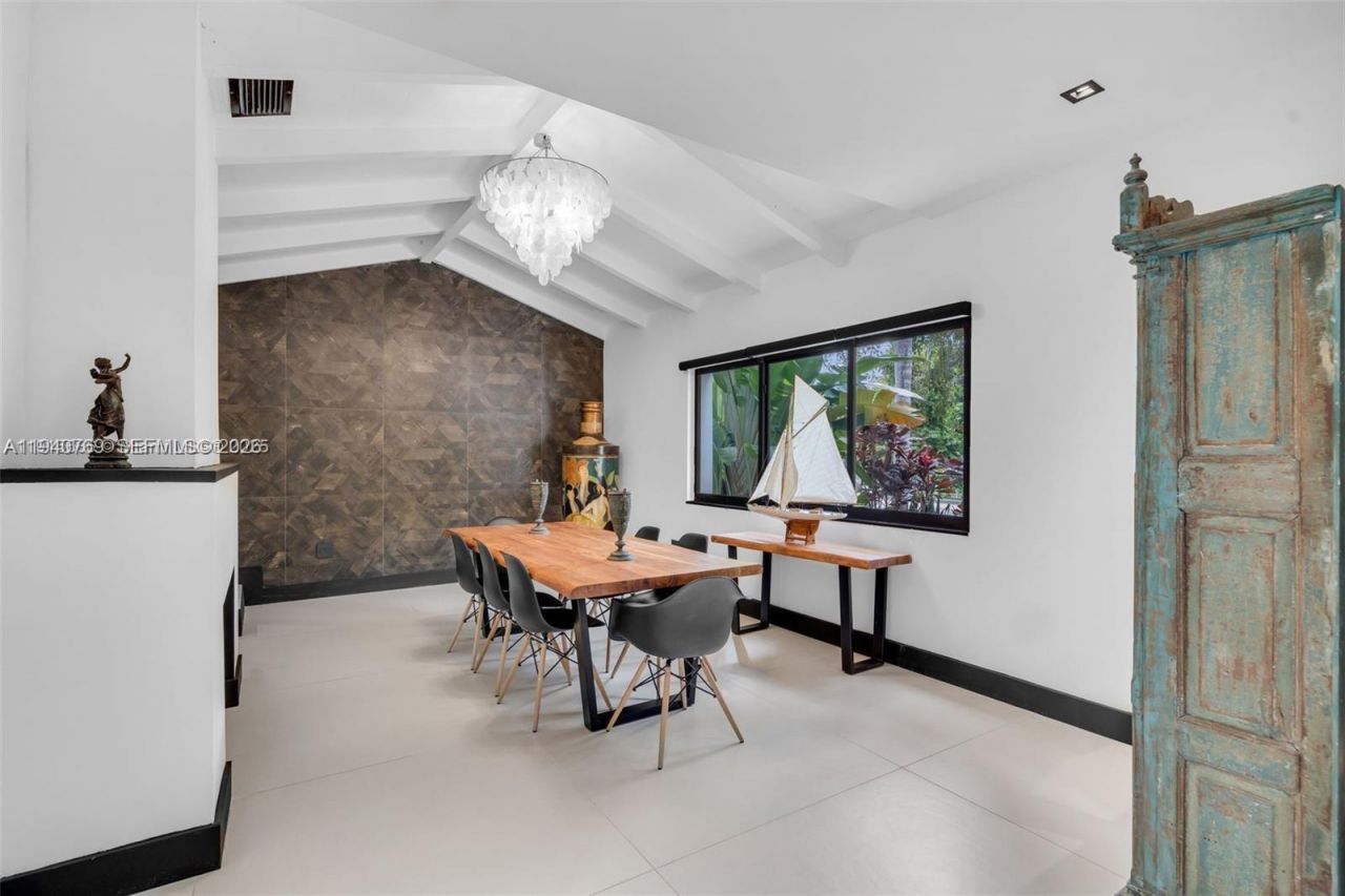 9015 NE 10th Ave, Miami, FL 33138 Photo