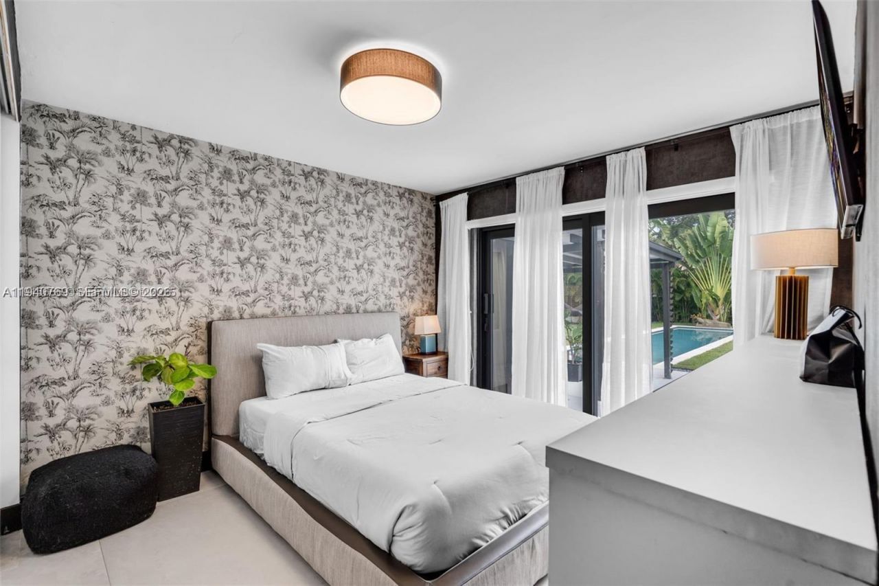 9015 NE 10th Ave, Miami, FL 33138 Photo