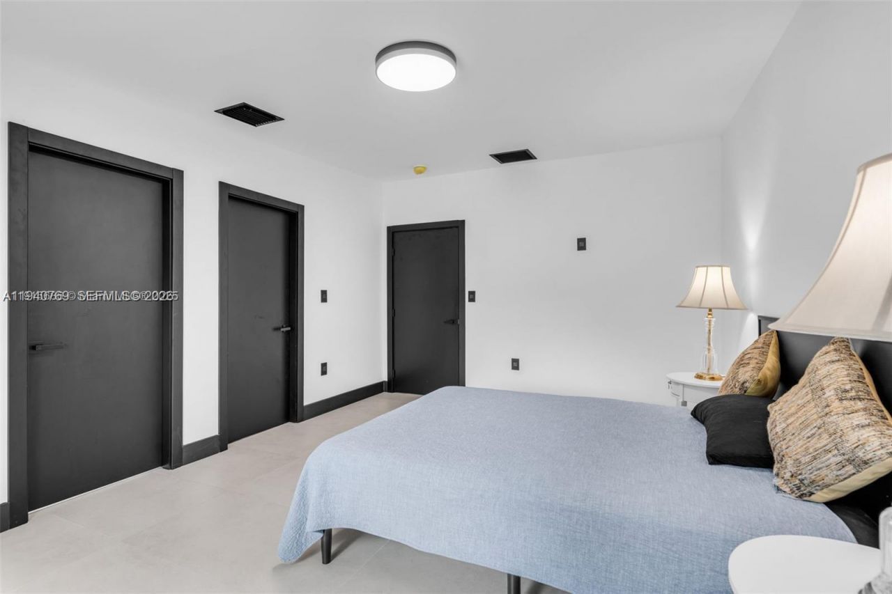 9015 NE 10th Ave, Miami, FL 33138 Photo