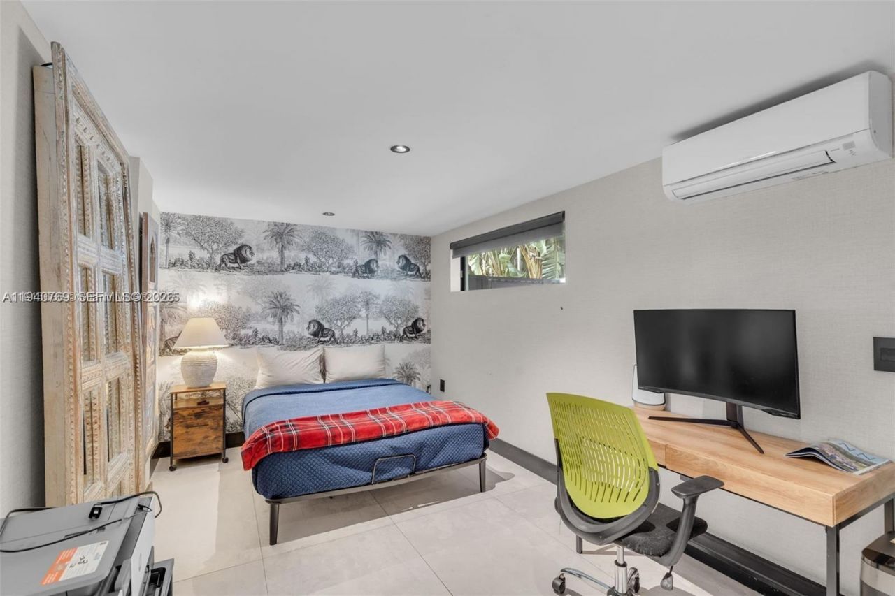 9015 NE 10th Ave, Miami, FL 33138 Photo