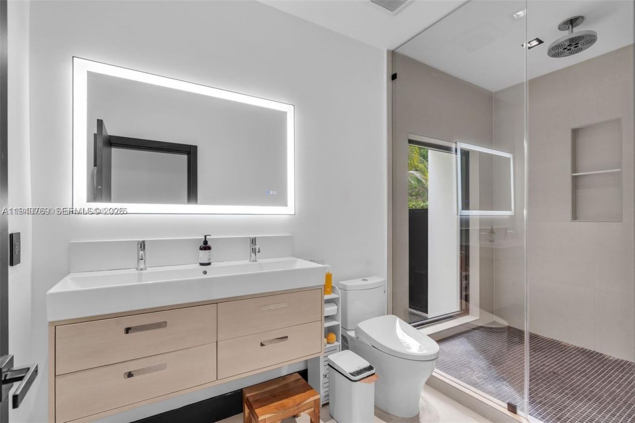 9015 NE 10th Ave, Miami, FL 33138 Photo