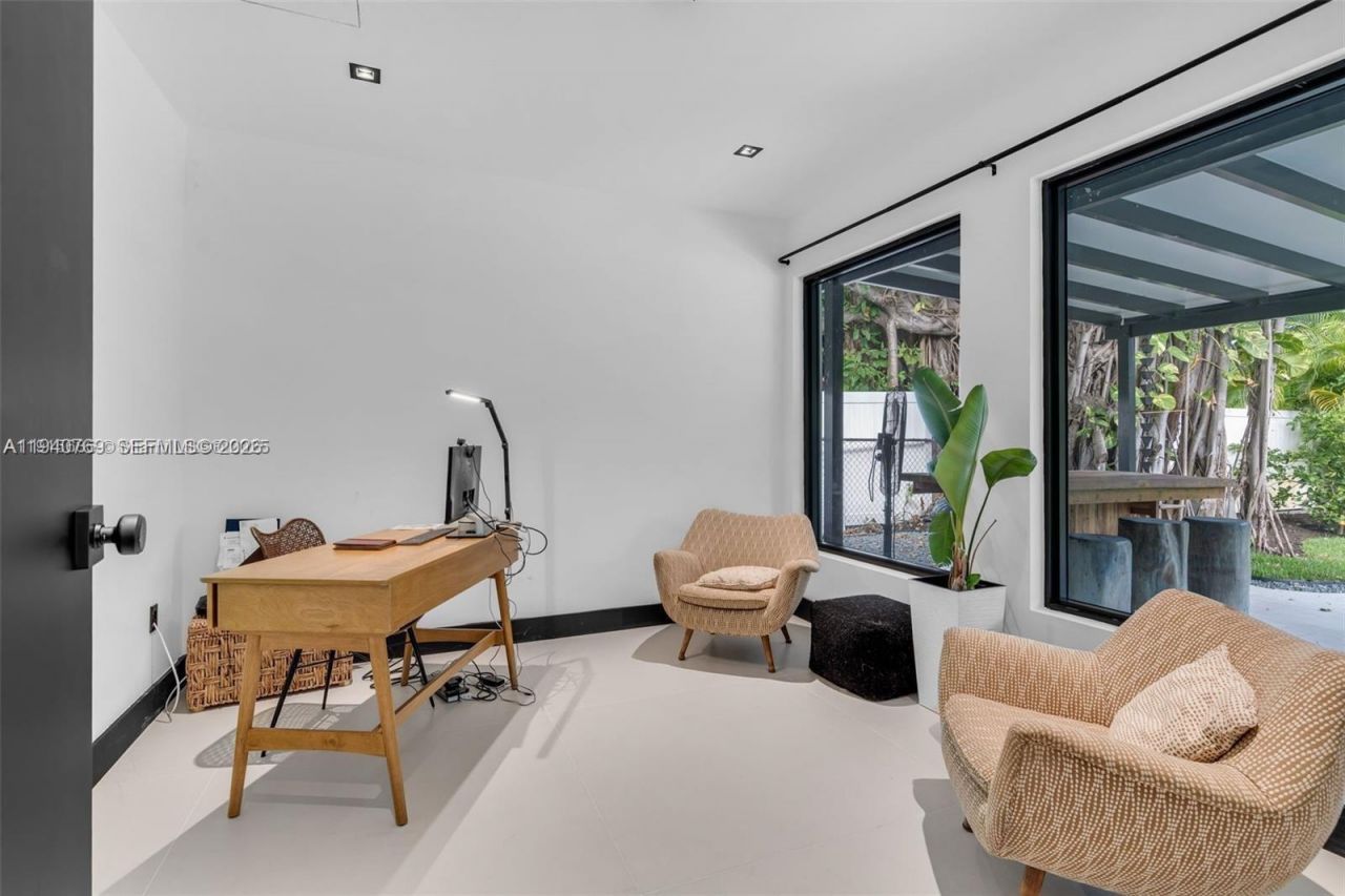 9015 NE 10th Ave, Miami, FL 33138 Photo