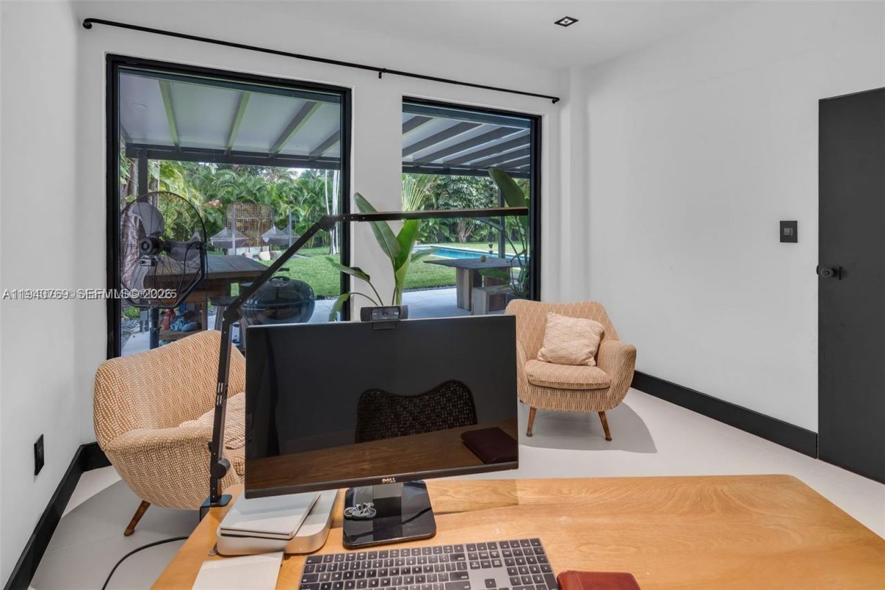 9015 NE 10th Ave, Miami, FL 33138 Photo