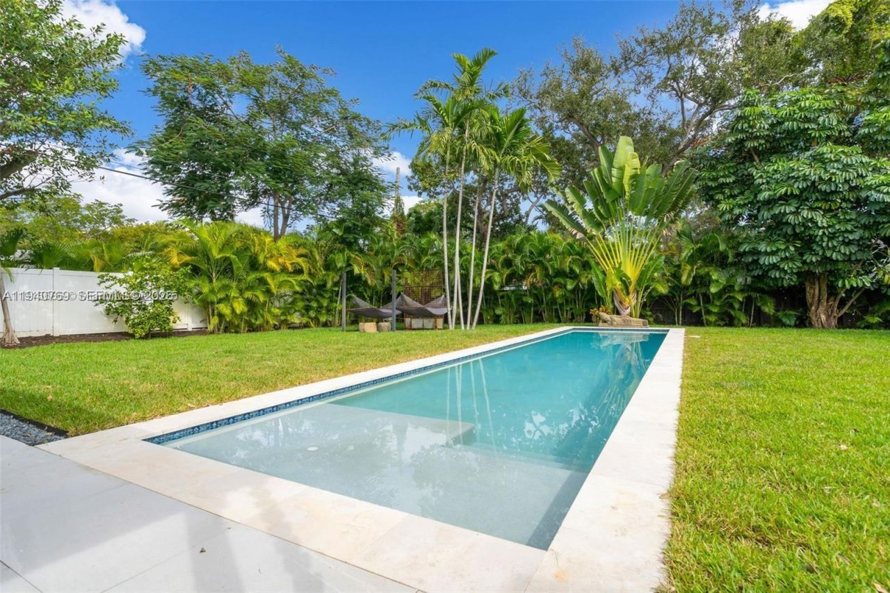 9015 NE 10th Ave, Miami, FL 33138 Photo