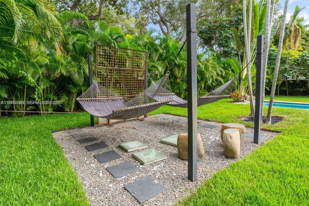 9015 NE 10th Ave, Miami, FL 33138 Photo