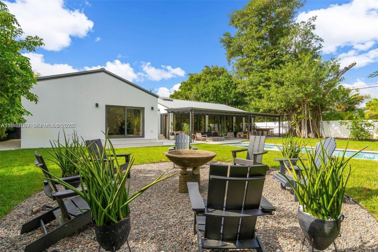 9015 NE 10th Ave, Miami, FL 33138 Photo