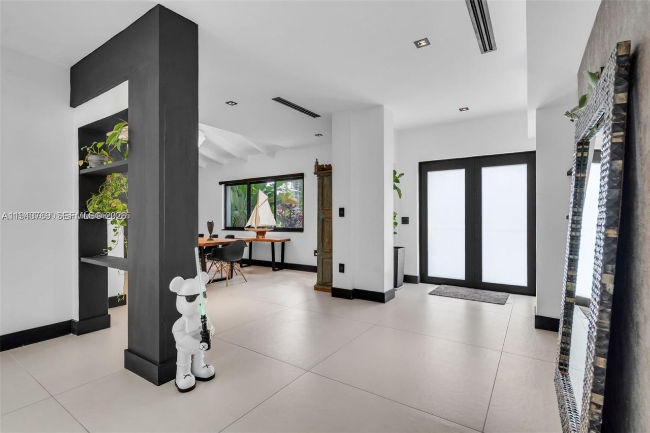 9015 NE 10th Ave, Miami, FL 33138 Photo