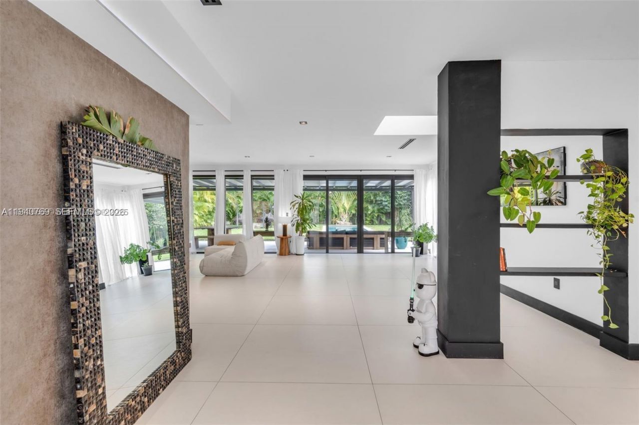 9015 NE 10th Ave, Miami, FL 33138 Photo