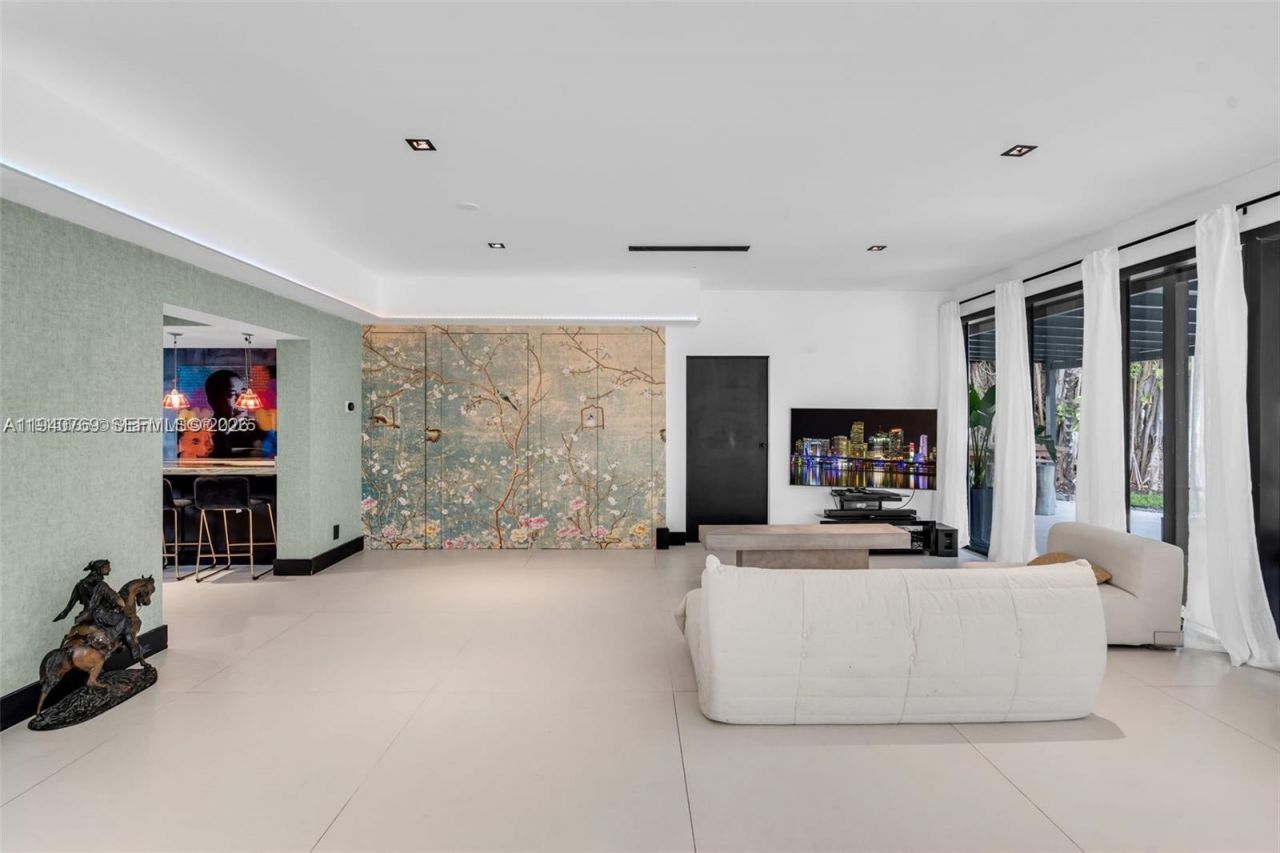 9015 NE 10th Ave, Miami, FL 33138 Photo