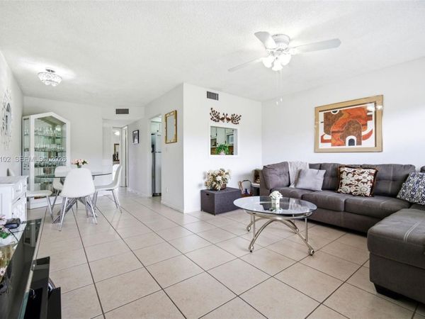 9101 Sunrise Lakes Blvd, Unit 218, Sunrise, FL 33322
