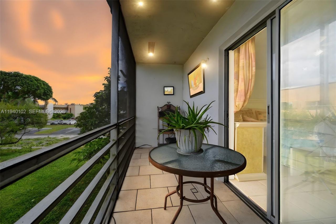 9101 Sunrise Lakes Blvd, Unit 218, Sunrise, FL 33322 Photo