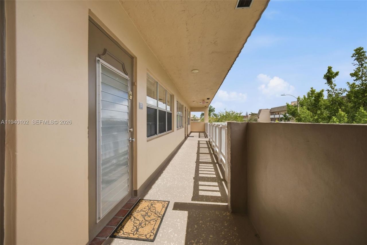 9101 Sunrise Lakes Blvd, Unit 218, Sunrise, FL 33322 Photo