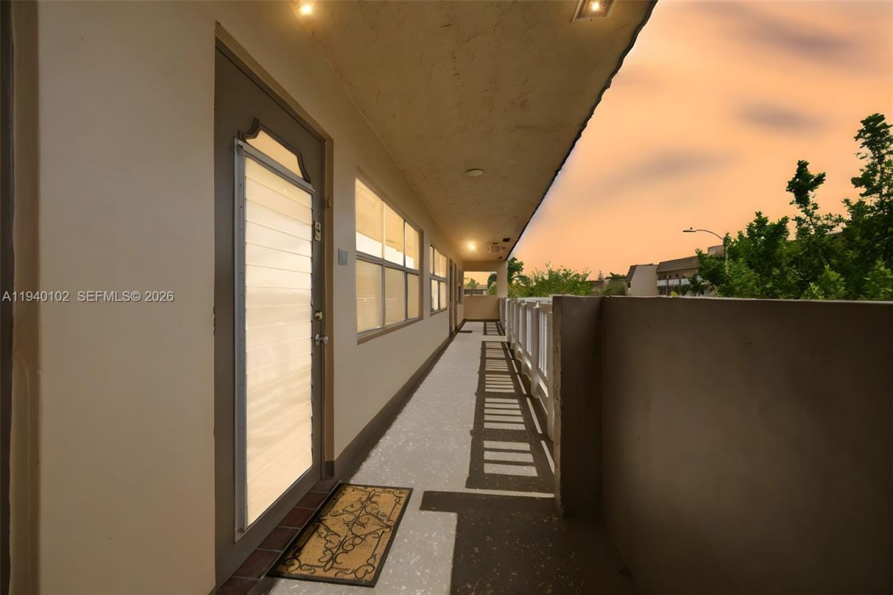 9101 Sunrise Lakes Blvd, Unit 218, Sunrise, FL 33322 Photo