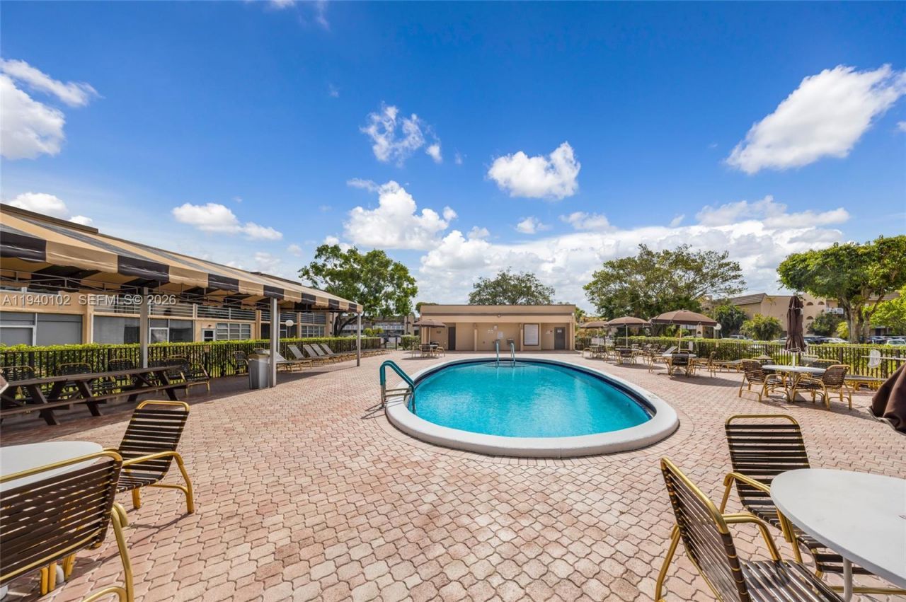 9101 Sunrise Lakes Blvd, Unit 218, Sunrise, FL 33322 Photo