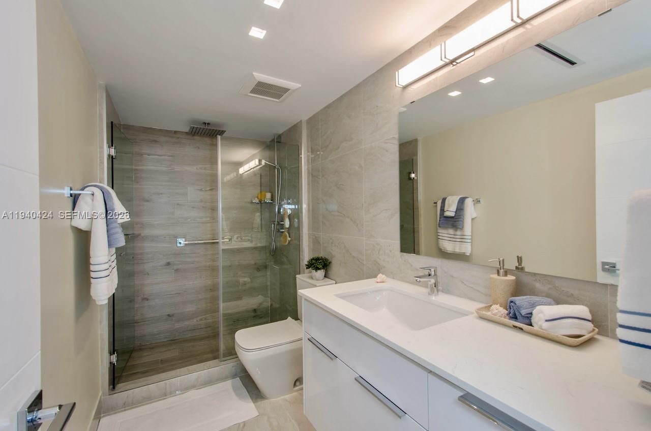 900 Bay Dr, Unit 822, Miami Beach, FL 33141 Photo