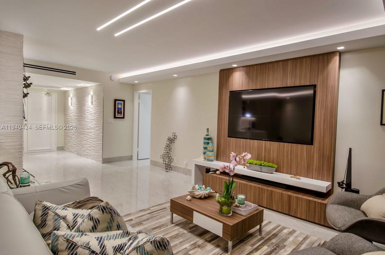 900 Bay Dr, Unit 822, Miami Beach, FL 33141 Photo