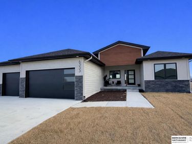 6333 N 207th Street, Elkhorn, NE 68022