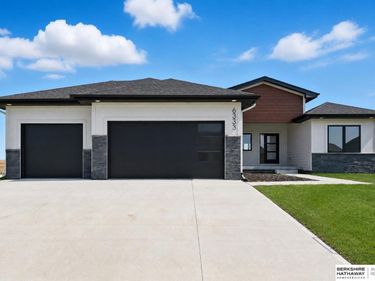 6333 N 207th Street, Elkhorn, NE 68022